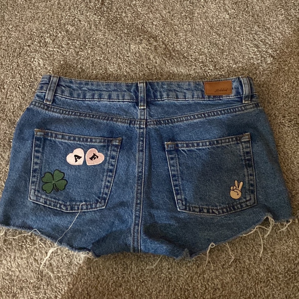 Super cute jean shorts - Picture 2 of 3